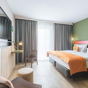 Standard Zimmer mit Queensize-Bett für Gäste mit Behinderungen
